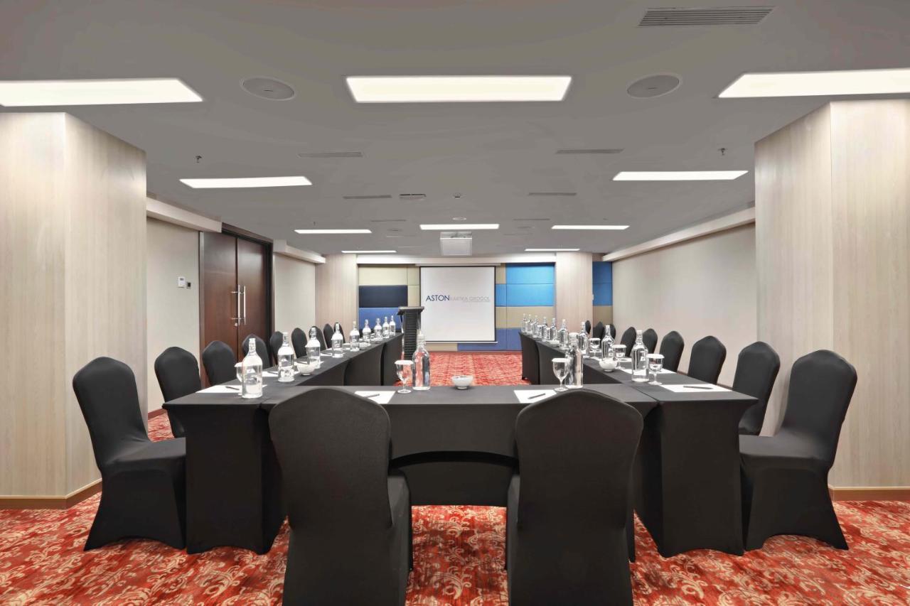 Aston Kartika Grogol Hotel & Conference Center Jacarta Exterior foto