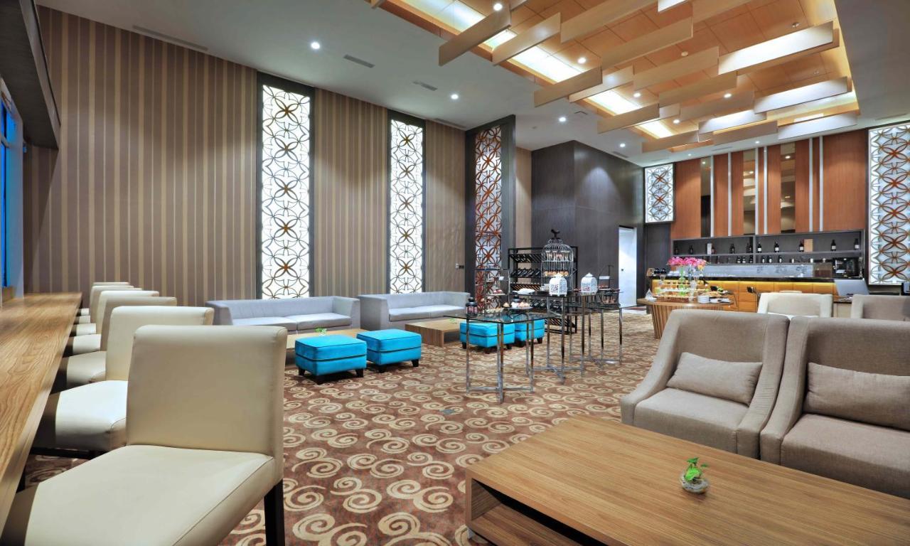 Aston Kartika Grogol Hotel & Conference Center Jacarta Exterior foto