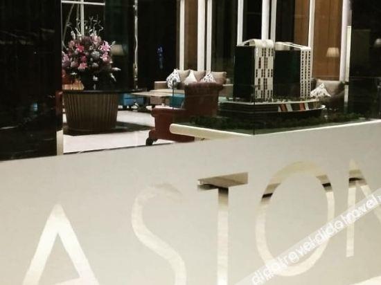 Aston Kartika Grogol Hotel & Conference Center Jacarta Exterior foto