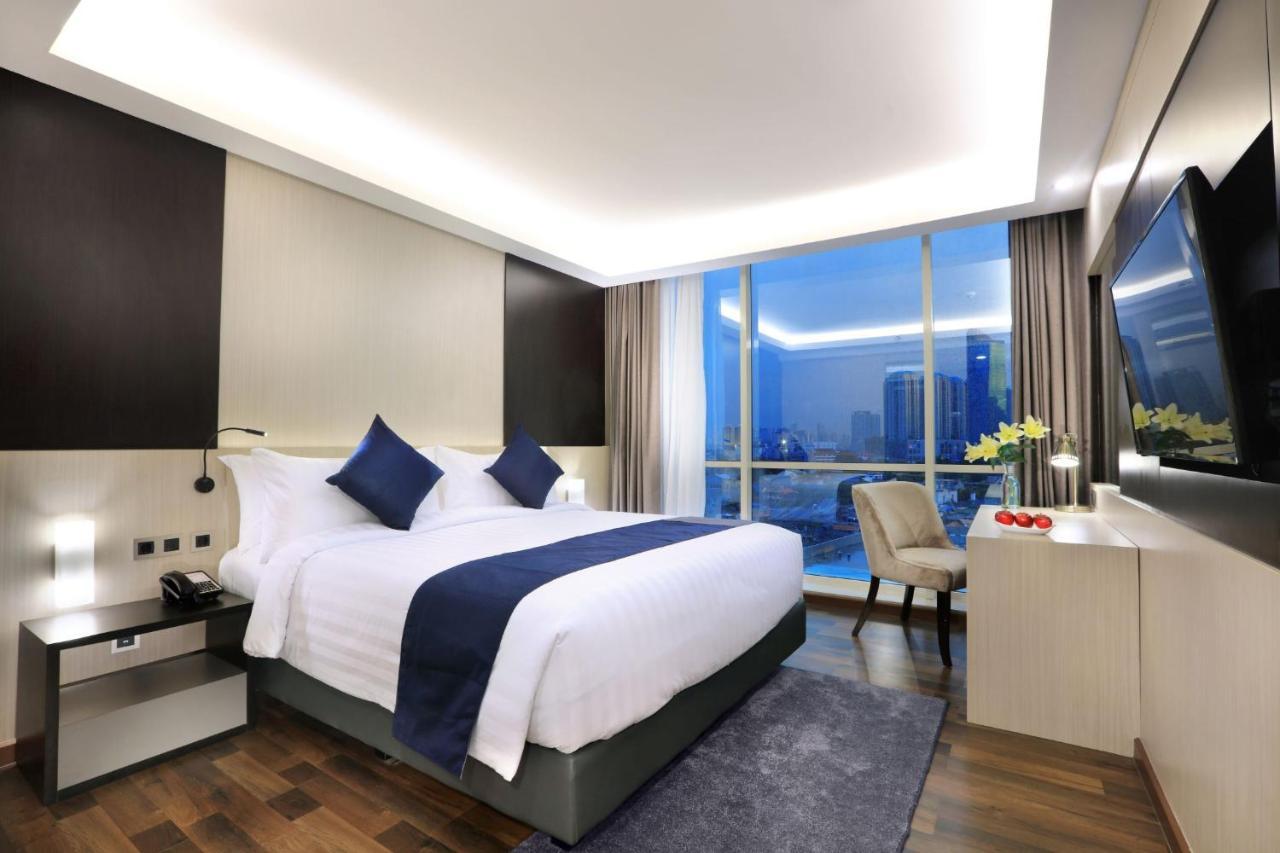 Aston Kartika Grogol Hotel & Conference Center Jacarta Exterior foto
