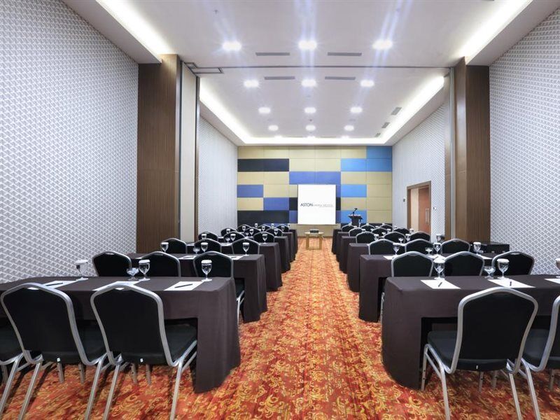 Aston Kartika Grogol Hotel & Conference Center Jacarta Exterior foto