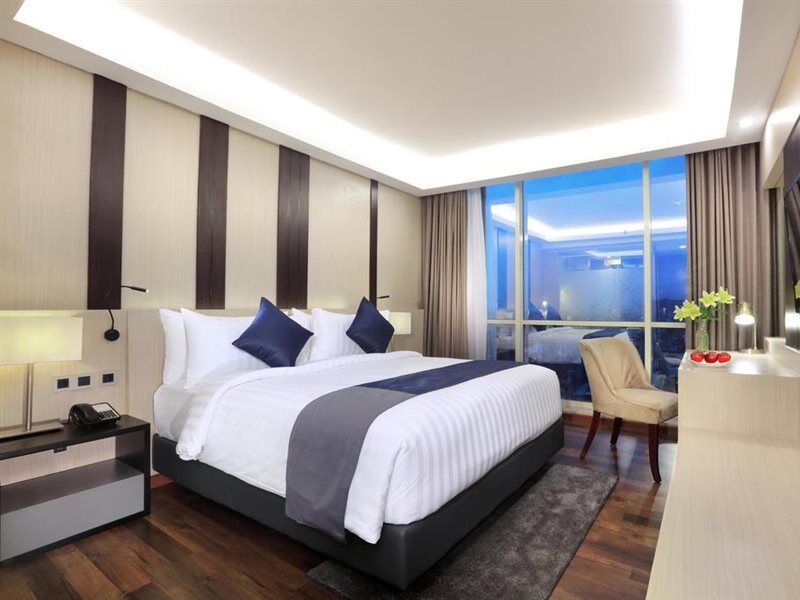 Aston Kartika Grogol Hotel & Conference Center Jacarta Exterior foto